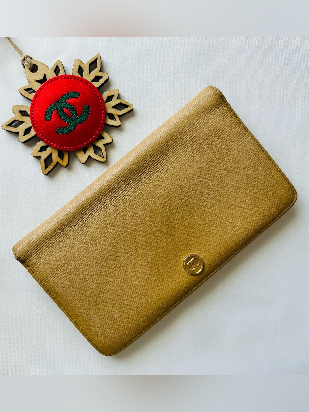 💛CHANEL💛 Beige/Tan/Mustard leather wallet with Gold CC Medallion~EUC